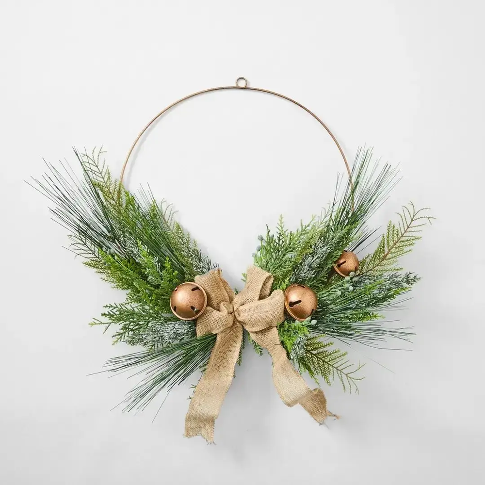 Aros metálicos, tendencia en esta Navidad 2025.