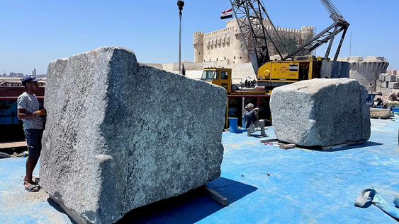 Las labores de rescate permitieron recuperar 22 bloques de granito que incluyen dinteles, umbrales y jambas con pesos que van de las 70 a las 80 toneladas cada uno.
