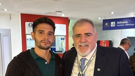 Alejo Arias quien estuvo preso en El Salvador volvió al país y se encontró con su abogado Miguel Ángel Pierri.&nbsp;&nbsp;