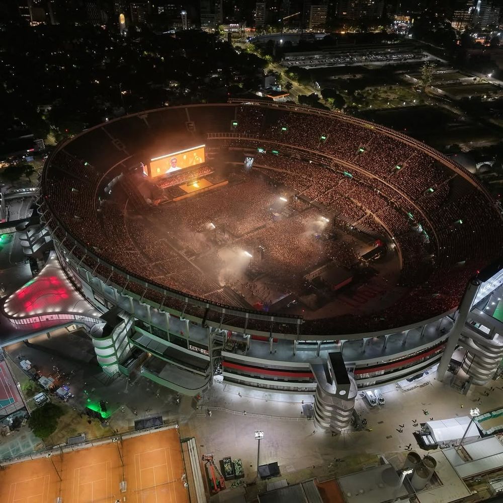 Un Monumental repleto recibi&oacute; a Bad Bunny.