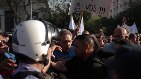 Denunciaron violentos incidentes durante la marcha universitaria en San Rafael y le rociaron gas pimienta en la cara al intendente Omar Félix
