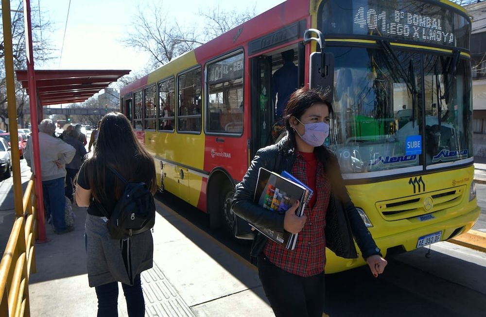 El presidente Alberto Fernández garantizó a las provincias que mantendrá el subsidio prometido para el transporte público. Foto: Orlando Pelichotti / Los Andes