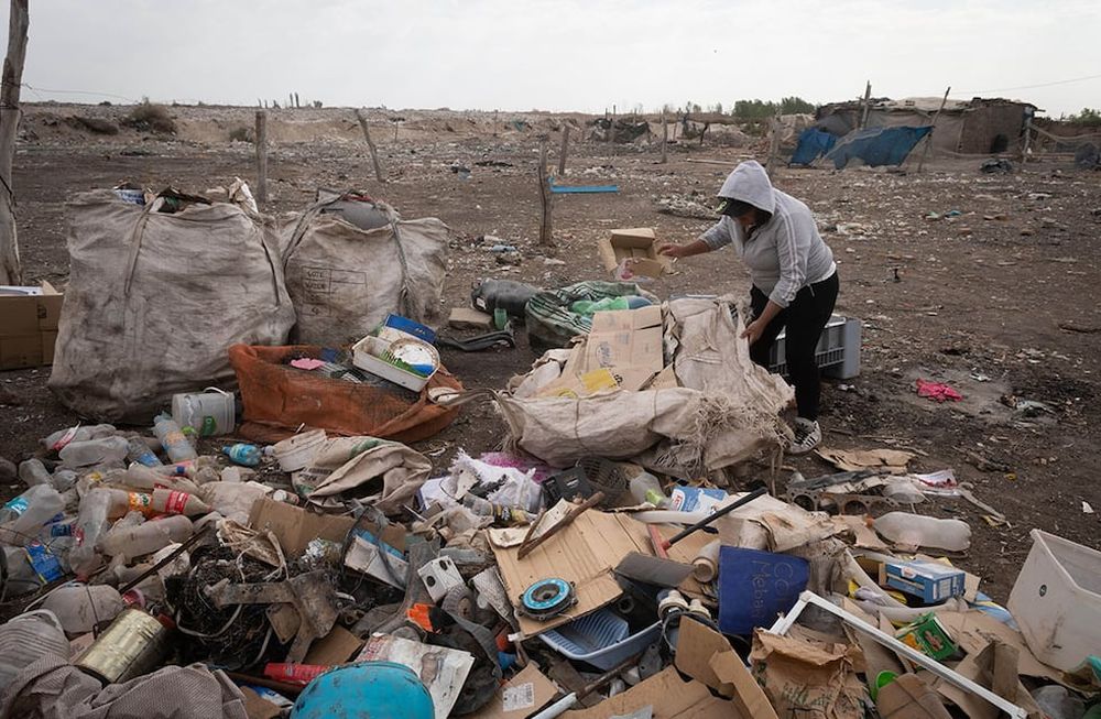 En el distrito de Puente de Hierro muchas familias viven del basural y el reciclado de materiales que ahí encuentran. Foto: Los Andes