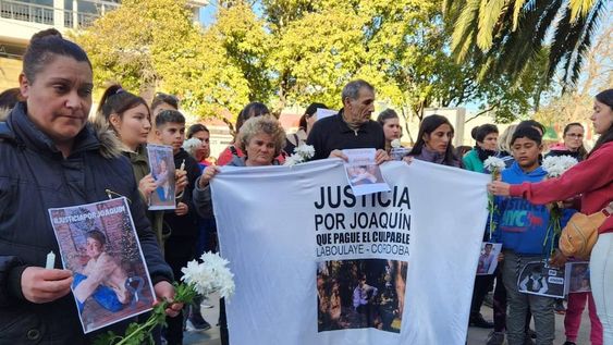 El asesinato de Joaquín generó manifestaciones en reclamo de justicia en la localidad cordobesa de Laboulaye. Fue asesinado a golpes en la cabeza, presuntamente por su mejor amigo.