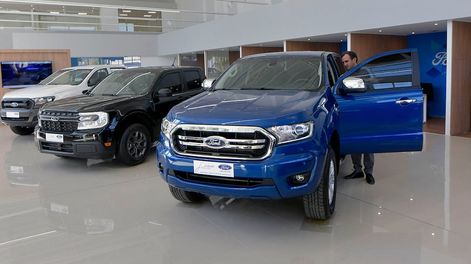 La rebaja del impuesto PAIS hizo bajar un poco los precios de autos y camionetas. Foto: Los Andes