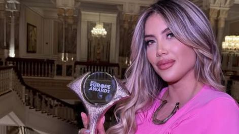 Wanda Nara ganó el premio a Mujer del Año en Turquía.