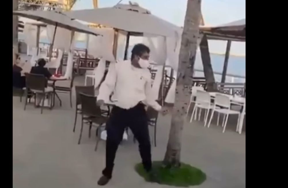 Video: escucha su canción preferida y no se puede contener a la hora de bailar