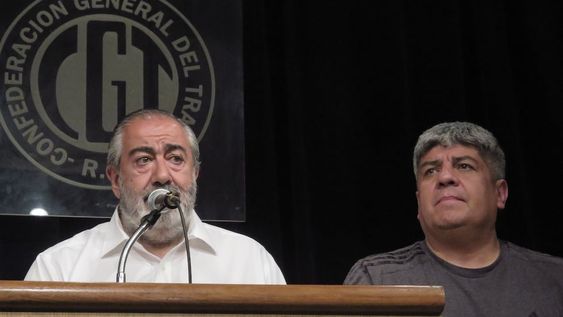 La Confederación General del Trabajo (CGT) anunció esta tarde un paro general con movilización para el próximo 24 enero contra el mega-DNU promovido por el presidente Javier Milei la semana pasada. El cosecretario general de la central obrera Héctor Daer durante la conferencia de prensa en la que se realizó el anuncio. Foto NA: JUAN VARGAS