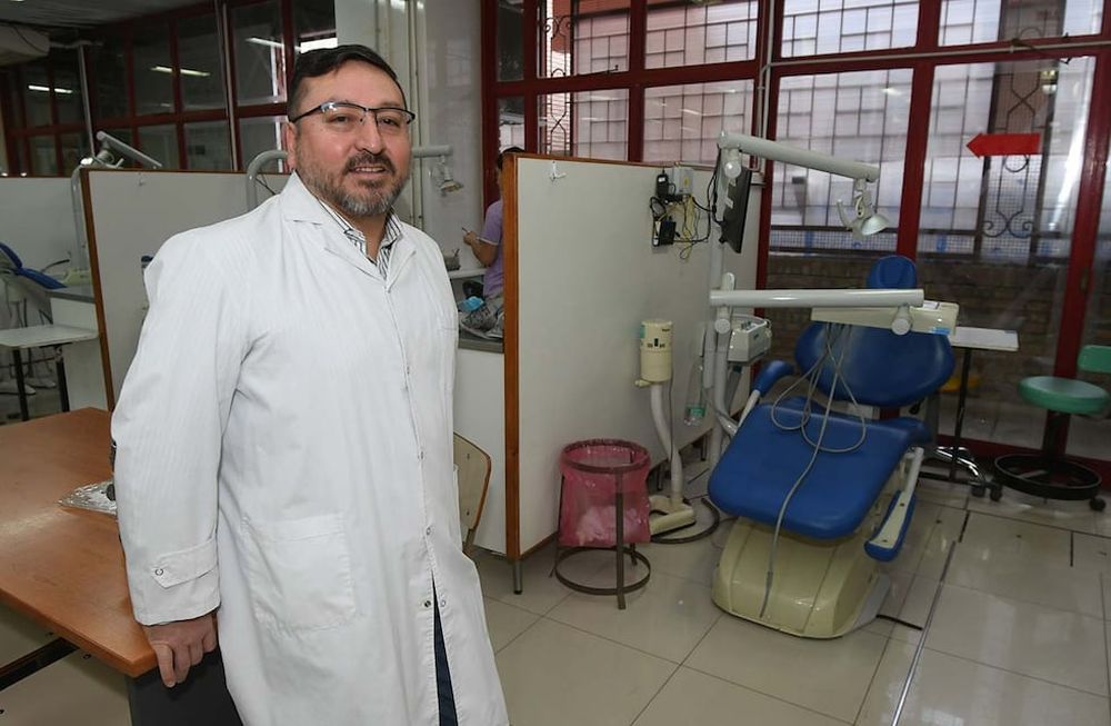 Robinson Tamariz es odontólogo y profesor en la Facultad de Odontología de la Universidad Nacional de Cuyo. | Foto: José Gutiérrez / Los Andes