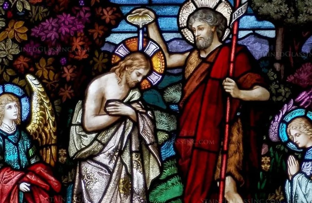 Miren a mi siervo, a quien sostengo; a mi elegido, en quien tengo mis complacencias. En él he puesto mi Espíritu, para que haga brillar la justicia sobre las naciones. Detalle del vitral Bautismo en el río Jordán