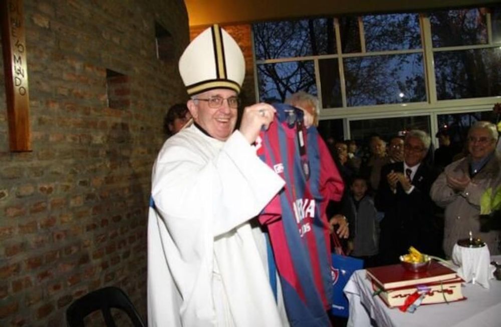 Bergoglio, un reconocido hincha y socio de San Lorenzo Bergoglio, un reconocido hincha y socio de San Lorenzo