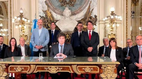 Los Andes | .El Ejecutivo Nacional, a cargo de Javier Milei, envió al Congreso su Ley de “Bases y Puntos de Partida para la Libertad de los Argentinos”, la misma incluye 664 artículos y el 603° hace foco en la Ley de Empleo Público.