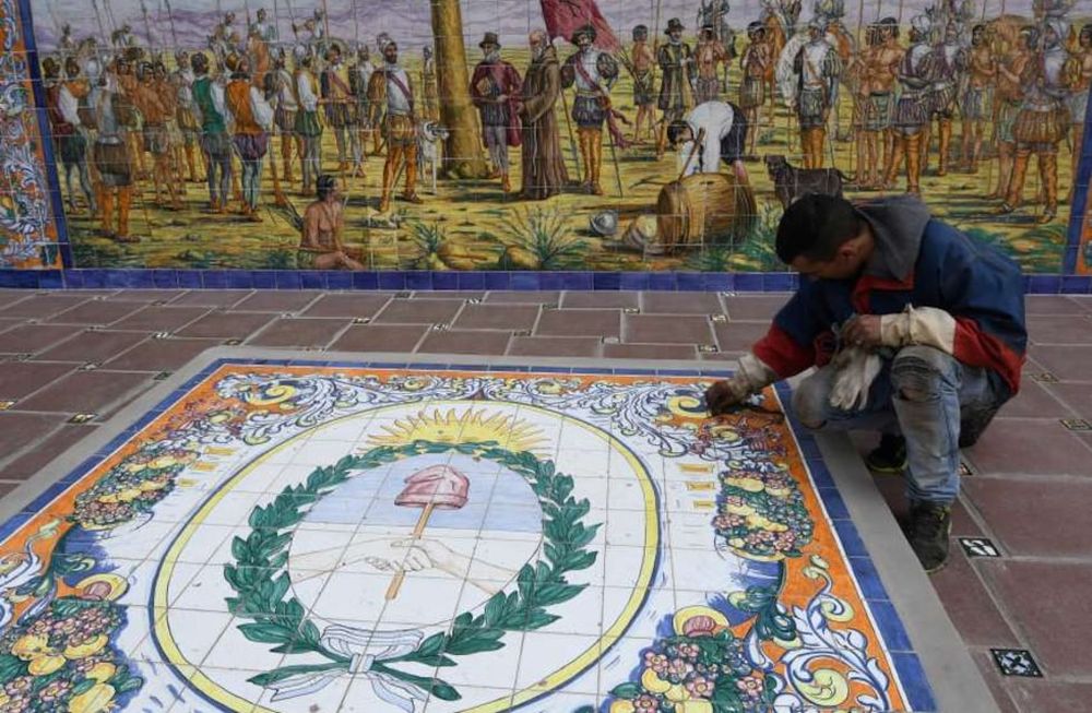 El brillo de sus veredas hizo viral a una plaza de Mendoza en Twitter