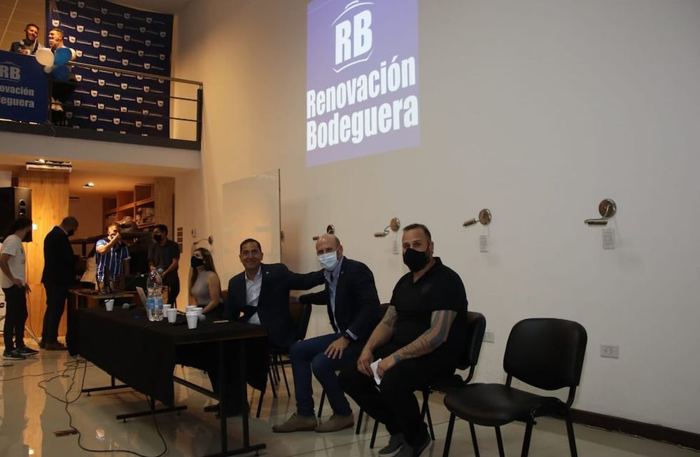 Andrés Nicosia junto a Fernando Da Fré, minutos previos a la presentación en la Univeridad Champagnat. / Gentileza.