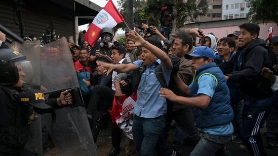 Durante la jornada del miércoles 19 de julio volvieron las protestas al gobierno de Dina Boluarte en Perú, en reclamo de nuevas elecciones y justicia por los más de 50 muertos durante las manifestaciones de diciembre y febrero pasados.