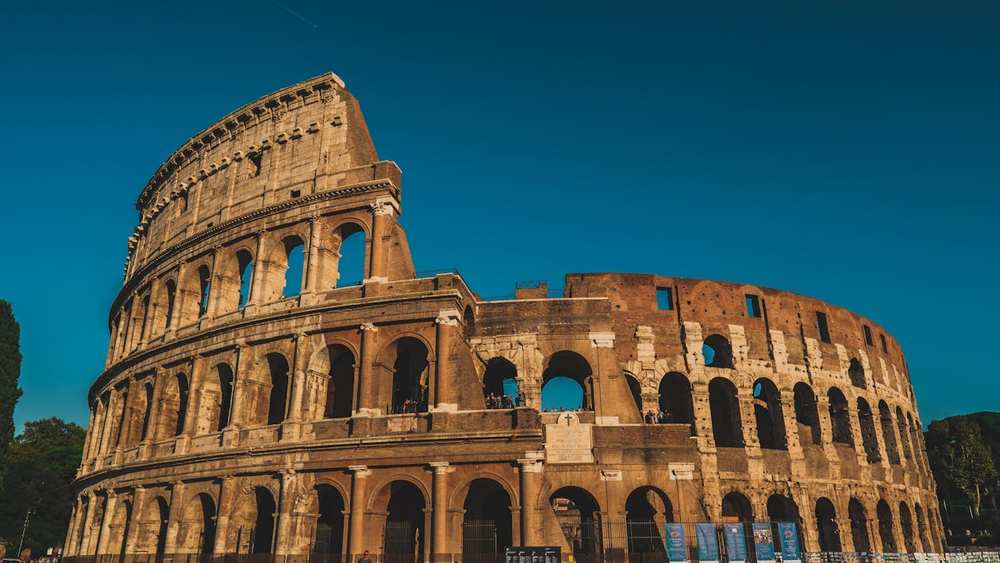El origen de este pronombre se remonta al Imperio Romano.
