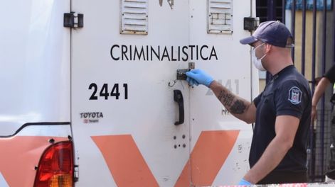 Los Andes | Policía Científica y el Cuerpo Médico Forense trabajó en la escena del crimen en busca de datos relevantes para la investigación. - Archivo / Los Andes