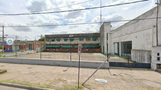 Un preso se fugó en pleno juicio: saltó por la ventana de un tribunal.