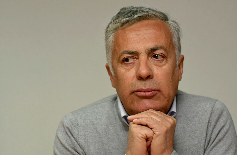Alfredo Cornejo Ex gobernador de MendozaAlfredo Víctor Cornejo Neila (nació en Eugenio Bustos, 20 de marzo de 1962) es un político argentino, perteneciente a la Unión Cívica Radical (UCR). Ocupa el cargo de Diputado Nacional por Mendoza desde el 10 de diciembre de 20191​ y es presidente del Comité Nacional de la UCR desde diciembre de 2017. Fue gobernador de la provincia de Mendoza entre el 10 de diciembre de 2015 y el 10 de diciembre de 2019.2​ Previamente, ejerció el cargo de intendente del departamento Godoy Cruz entre 2007 y 2015.