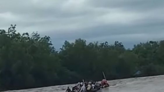 Un gomón con más de 20 personas que cruzaba ilegalmente desde Salta hacia Bolivia se pinchó y naufragó: al menos un muerto y cuatro desaparecidos; entre ellos un niño mendocino, Foto: Captura Internet.