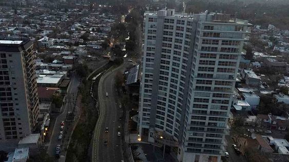 Torre LELIOR, ubicada en calle Moreno de Ciudad. El concepto all inclusive incluye un Mercado conectado con los lujosos departamentos Foto: José Gutierrez / Los Andes