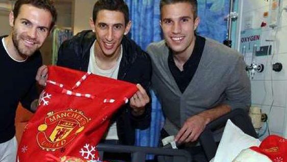 Di María repartió juguetes en un hospital