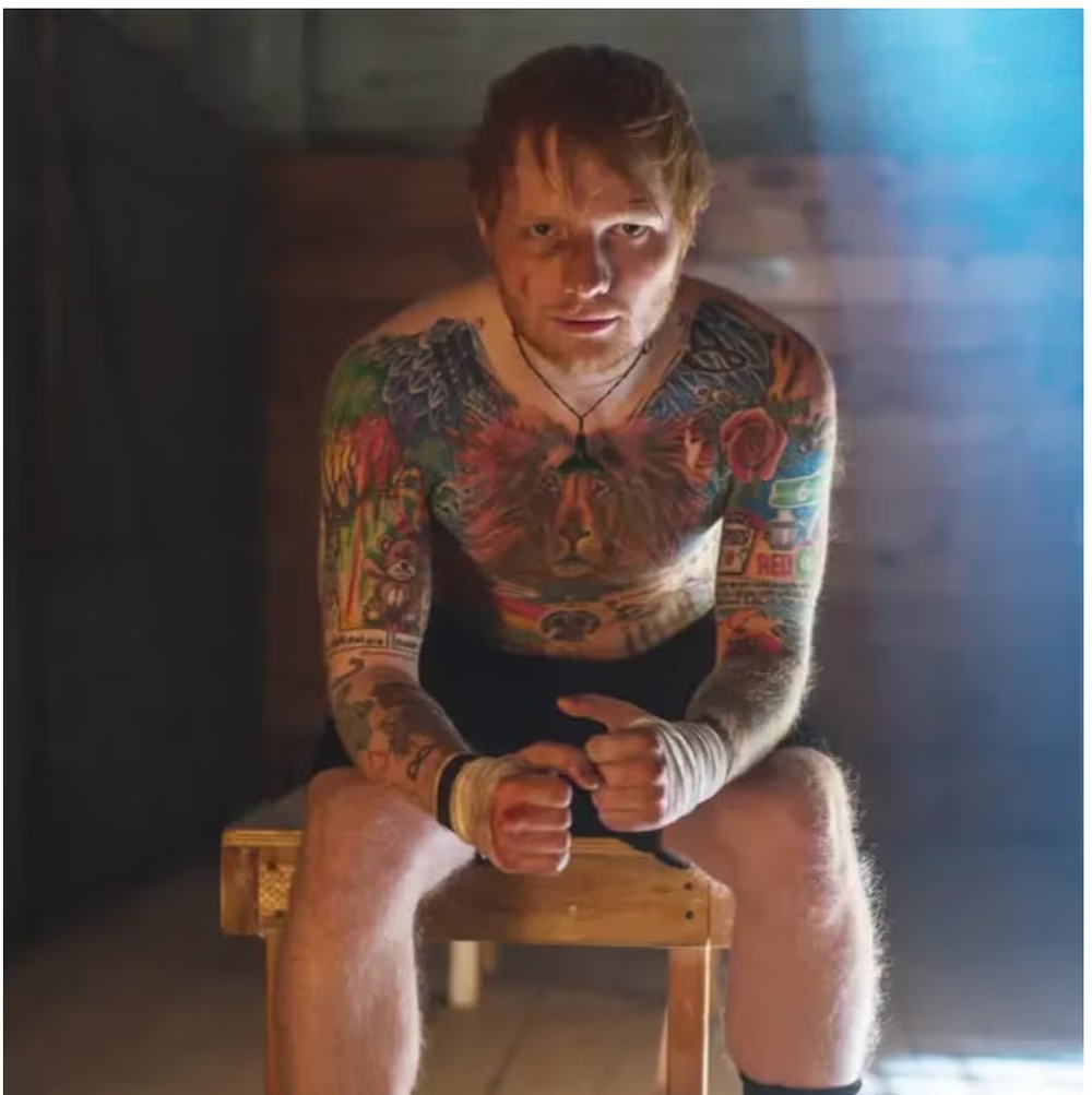  Ed Sheeran logró bajar hasta 20 kilos con una rutina de entrenamientos.