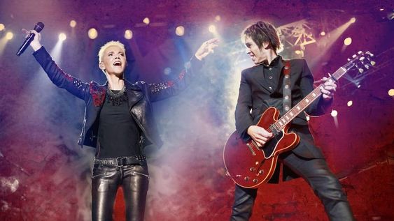 El show debe continuar: mirá la caída de la cantante de Roxette
