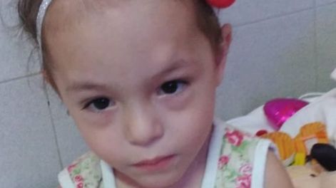 Lupita, la niña mendocina que necesita viajar al Garrahan para ser operada.