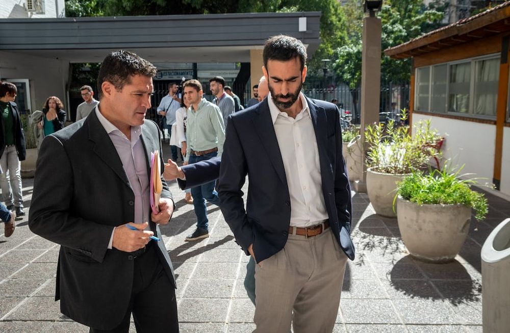 Los diputados recibieron la semana pasada al ministro de Hacienda y Finanzas, Víctor Fayad (der.) quien brindó detalles de los alcances del proyecto de reforma fiscal. Pero el debate no arranca. / Foto: Ignacio Blanco / Los Andes