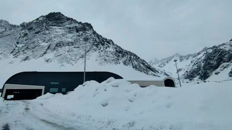 Complejo Los Libertadores se mantiene CERRADO debido a la inestabilidad en las condiciones meteorológicas en la alta montaña . Foto: archivo X / @PasoCRMza