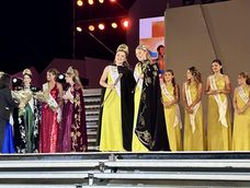 María Celeste Sammartino, representante de Andino Tenis Club, fue coronada reina de la Ciudad, mientras que Sofía Agustina Sosa Pucciarelli, de CECITyS, recibió los atributos de virreina, en esta gran fiesta de Ciudad. María Celeste Sammartino, representante de Andino Tenis Club, fue coronada reina de la Ciudad, mientras que Sofía Agustina Sosa Pucciarelli, de CECITyS, recibió los atributos de virreina, en esta gran fiesta de Ciudad.