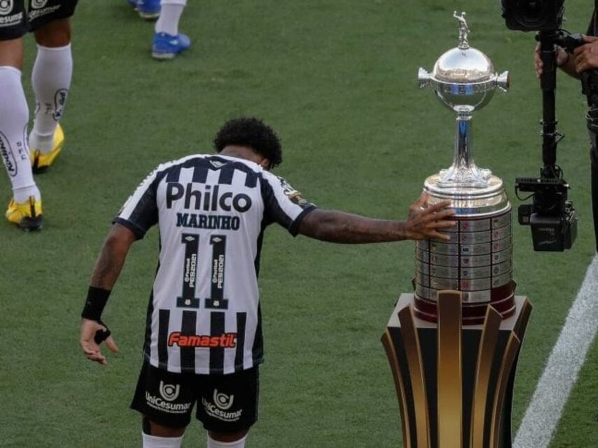 Marinho no tocó la copa al ingresar al Maracaná y perdió. / Gentileza.