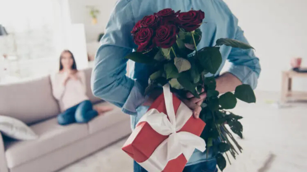 Los casos de love bombing se presentan cuando una persona despliega de manera intensa y desmedida muestras de afecto, atención o interés hacia otra