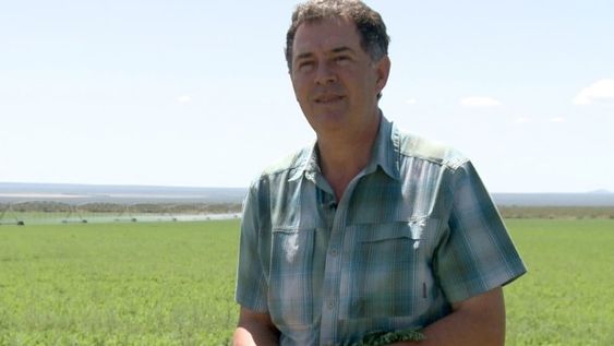 Fernández se crio bajo la tutela de su tío Federico Vargas, un agricultor que le enseñó los principios fundamentales de la actividad. Aprendí todo de mi tío. Era un maestro en la chacra, recuerda.