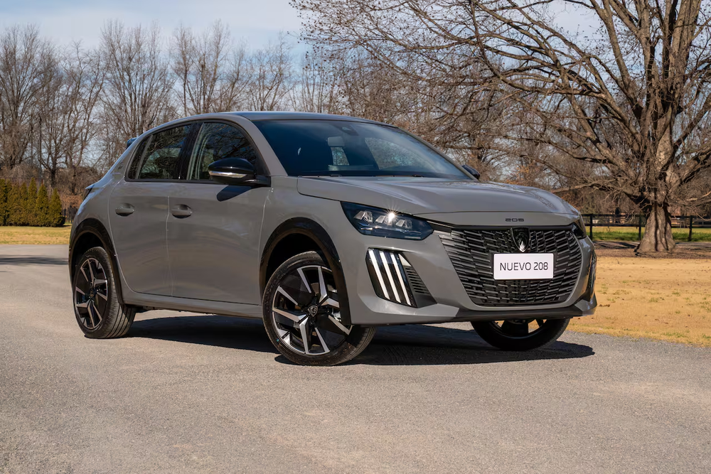 El Peugeot 208 lidera ventas y precios entre los autos compactos en Argentina.