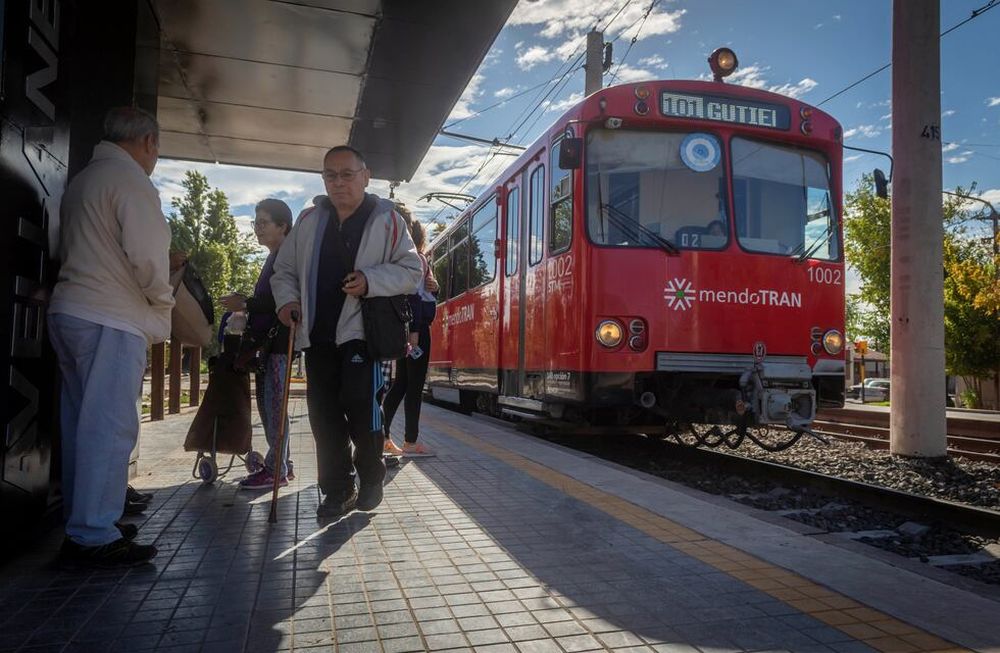 La UTA local tiene presencia en la Sociedad de Transporte Mendoza (STM), la empresa estatal que tiene el servicio del Metrotranvía y en los recorridos del Grupo 100.