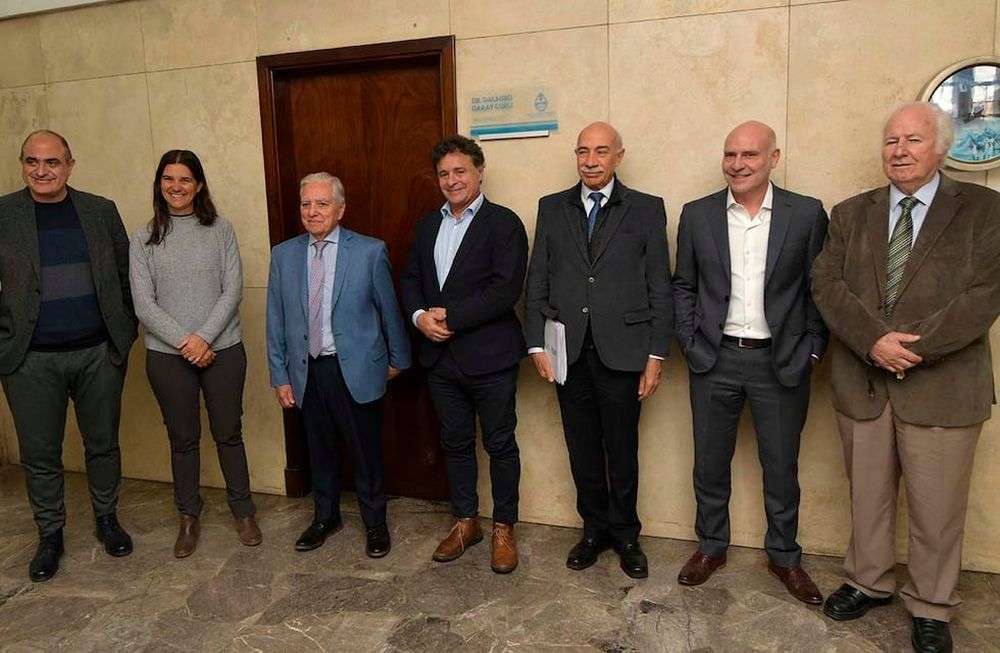 Los jueces de Suprema Corte de Justicia de  Mendoza: Mario Adaro, Teresa Day, Julio Gómez, Omar Palermo, José Valerio, Dalmiro Garay  y Pedro Llorente.