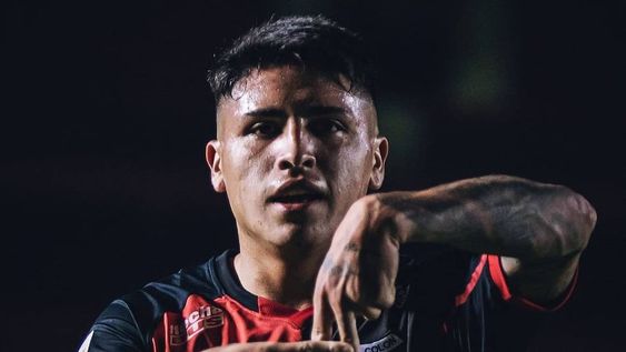 Facundo Farías, delantero de Colón, es una de las debilidades de Juan Román Riquelme. / Gentileza.