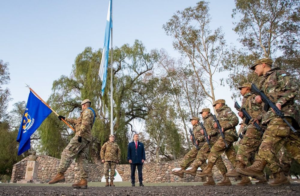 Stevanato acompañó al Ejército en la preparación del gran locro solidario