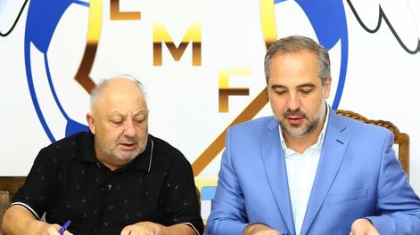 Omar Sperdutti, titular de la Liga Mendocina de Fútbol, y Matías Stevanato, jefe comunal de Maipú. Gentileza.