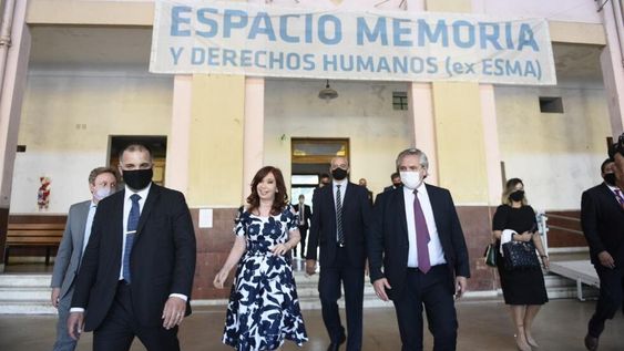 Cristina tiene en su puño el Gobierno y el favor de sus seguidores inalterable. Pero sigue existiendo una mayoría de opinión pública que la rechaza sin grises.