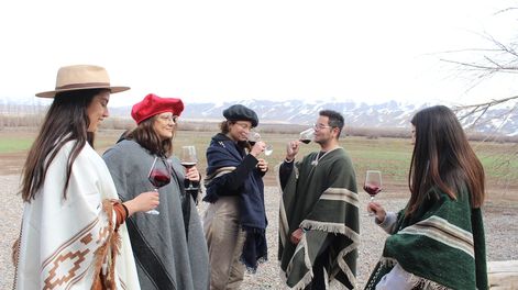 Casa Los Coirones se encuentra ubicada en el camino de La Carrera, ruta 89 a la altura del Km 21 en Tupungato.