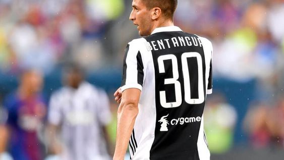 Rodrigo Bentancur fue transferido a Juventus a mediados de 2017 a cambio de una suma cercana a los 10 millones de euros por el 50 por ciento del pase.Hoy, la venta asciende a 28 millones de euros.