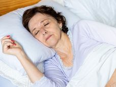despues de los 60 anos, ¿es mejor levantarse temprano o dormir mas?