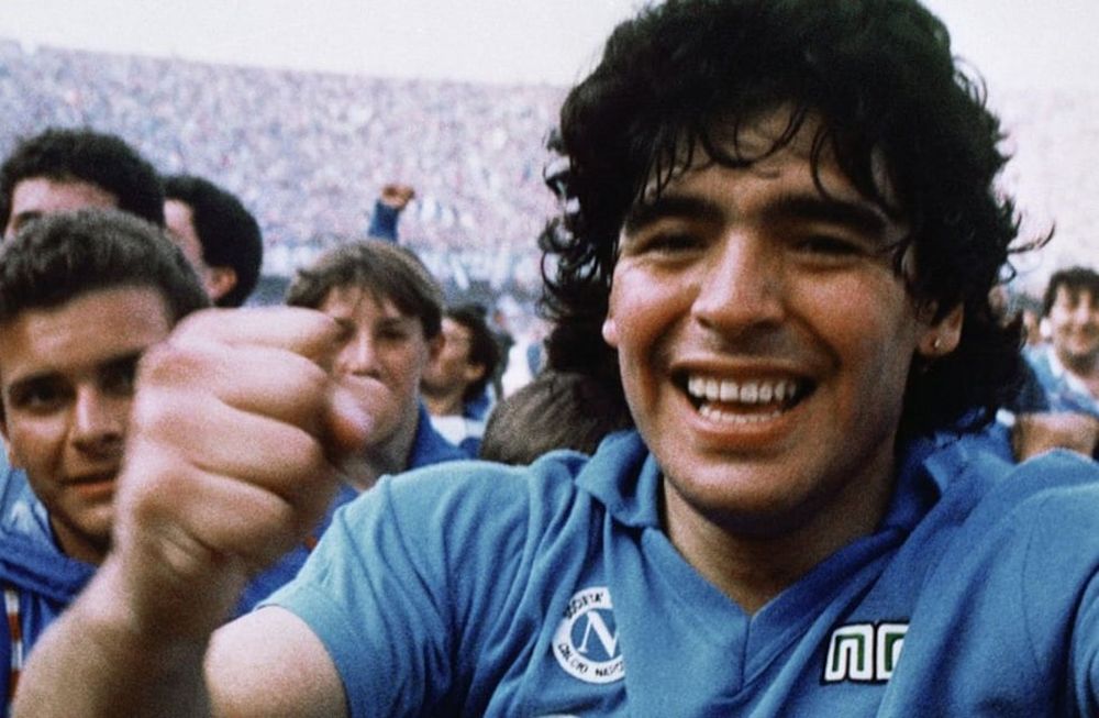 Pietro Puzone, de 57 años, ex futbolista italiano compañero de Diego Maradona en el Nápoli campeón de 1987, es un indigente y duerme en la calle, según lo reveló hoy la prensa italiana.