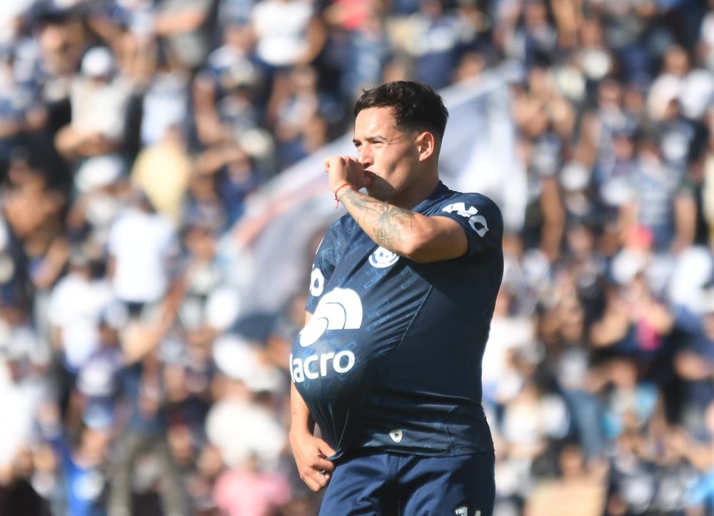 Luciano Gómez empujó el balón a la red y decretó el 1-0 parcial de Independiente Rivadavia sobre Defensa y Justicia por la Liga Profesional. 