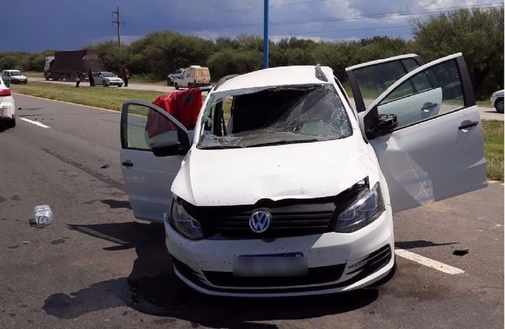 Una familia mendocina volcó con su auto en San Luis y un nene de 8 años murió