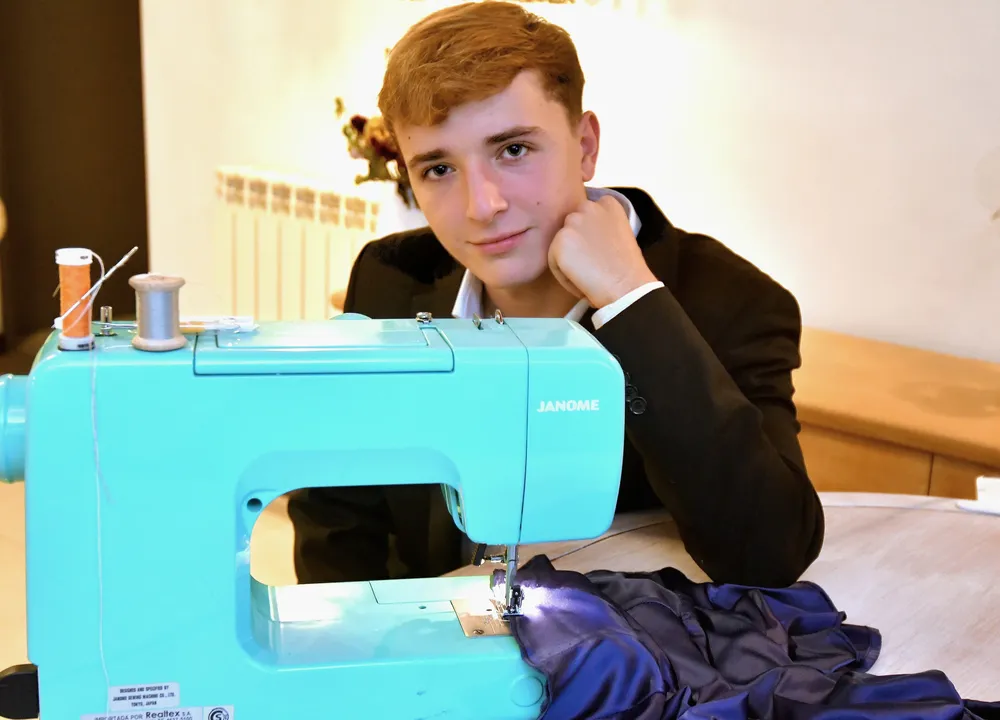 Felipe Prisco, el adolescente de San Martín que es sensación en el mundo de la moda. | Foto: Daniel Caballero / Los Andes