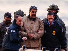 Nicolás Maduro, detenido en Estados Unidos por cargos de narcoterrorismo. Traslado a los tribunales de Nueva York.